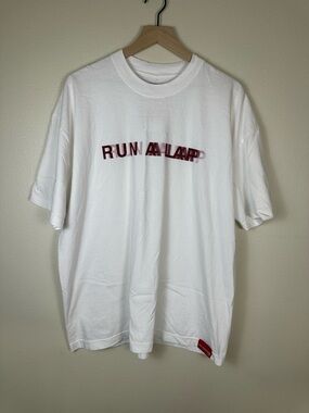 NWT THE MARATHON CLOTHING Men XL Run A Lap Blurred T-shirt White/Maroon‎